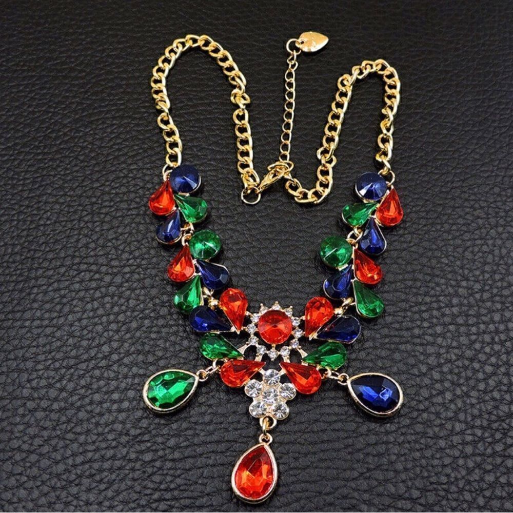 ♥️ Betsey Johnson NEW crystal sophisticated statement necklace ♥️